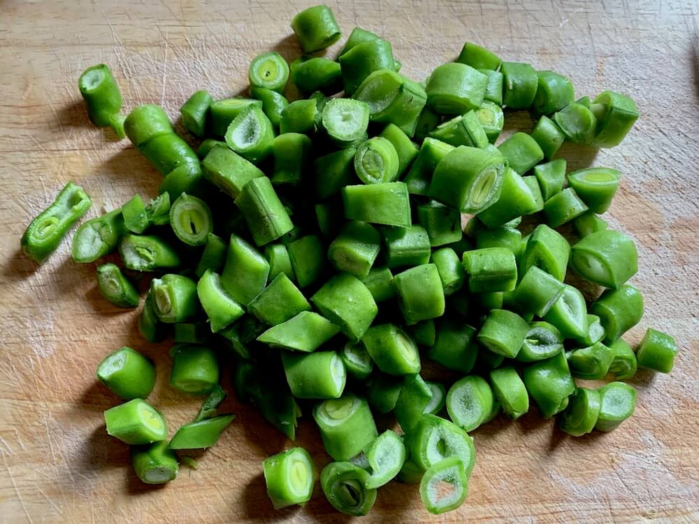 Chopped raw broad beans