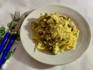 Plate of vegan spaghetti, carbonara style