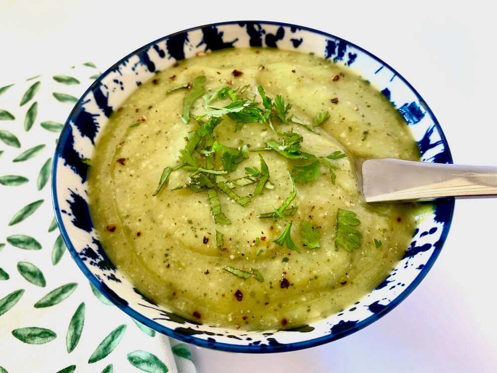 Zucchini soup in a bowl
