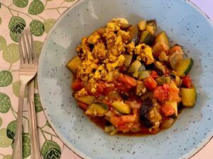 Spanish pisto with scrambled tofu
