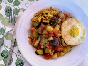 Spanish pisto with tofu egg