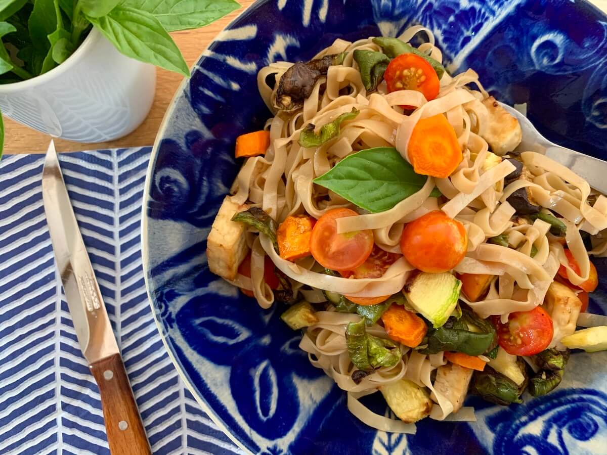 Oil free noodles with air fried vegetables