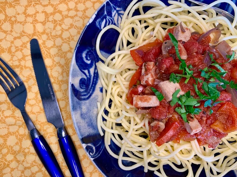 Spaghetti with vegan tomato sauce and tofu