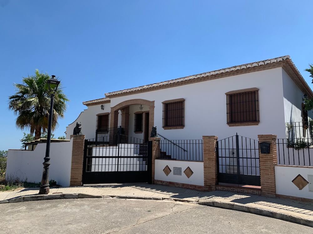 The front of Villa Castaño holiday rental