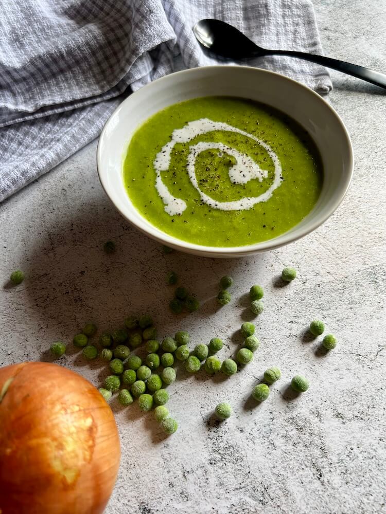 Easy vegan pea soup