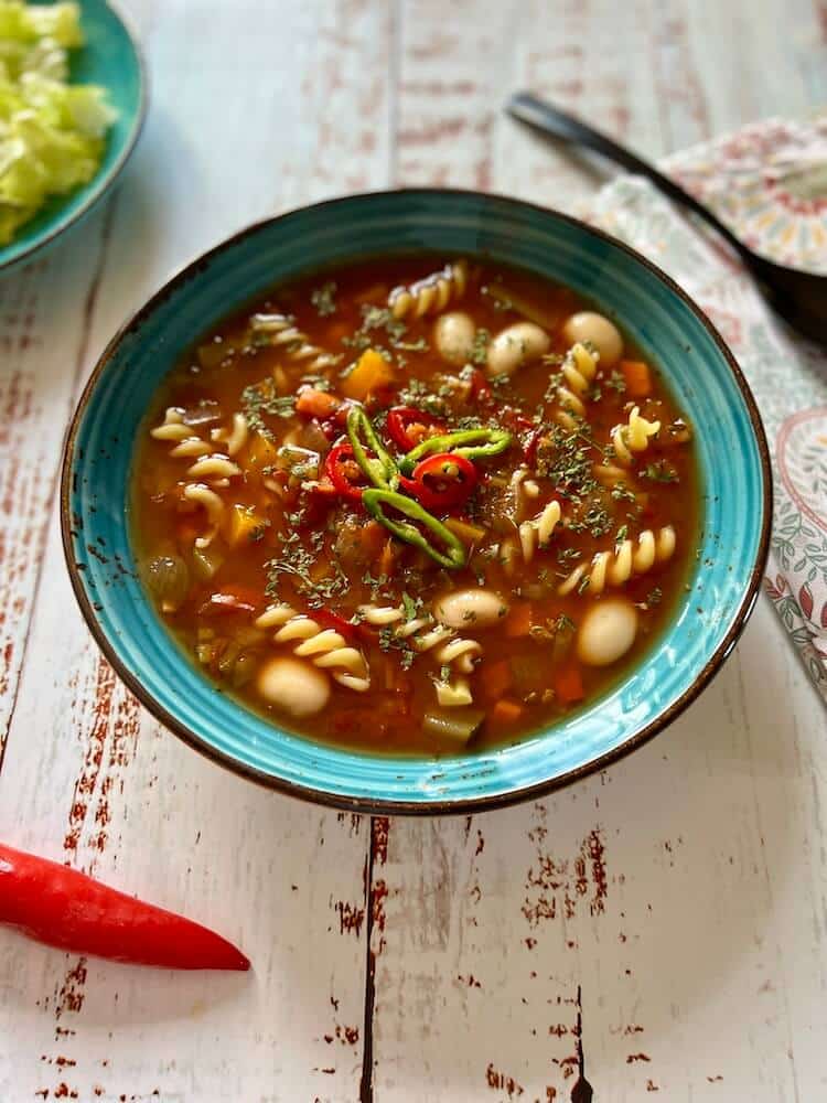 Easy vegan minestrone soup