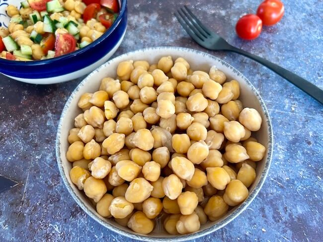 Can I cook chickpeas in a rice cooker? Yes! Bowl of chickpeas that were cooked in the rice cooker.