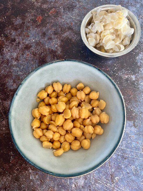 Bowl of chickpeas with the skins removed