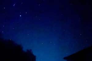 Should you meditate in the dark - image of night sky with stars